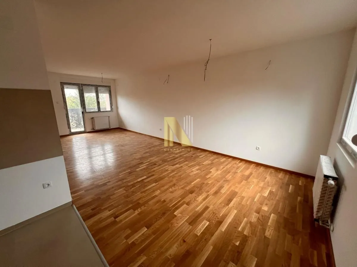 Prodaja, četvorosoban stan, 90m², Lipov gaj, Novi Sad Sve Podlokacije