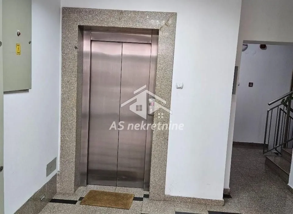 Izdavanje, četvorosoban stan, 136m², Tašmajdan, Palilula Sve Podlokacije