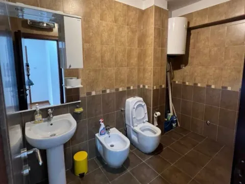 Prodaja, četvorosoban stan, 220m², Preko Morače, Podgorica - image 13