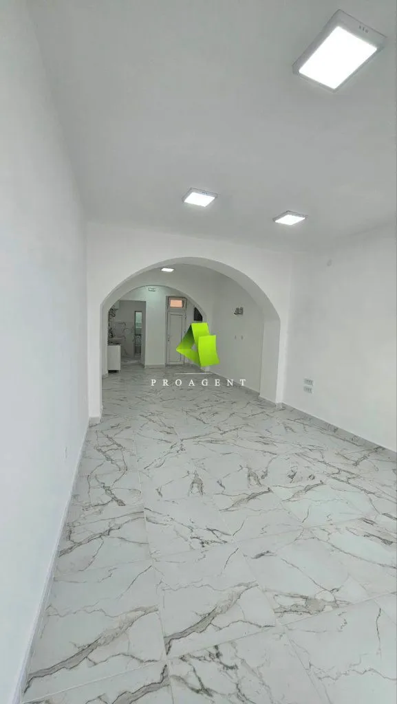 Rent, office space, 55m², Medijana, Niš