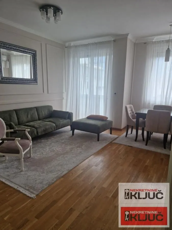 Izdavanje, dvosoban stan, 90m², Sajmište, Novi Sad