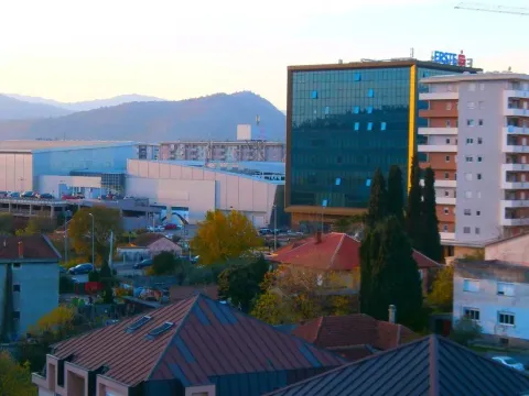 Izdavanje, četvorosoban stan, 186m², Podgorica, Crna Gora - image 7
