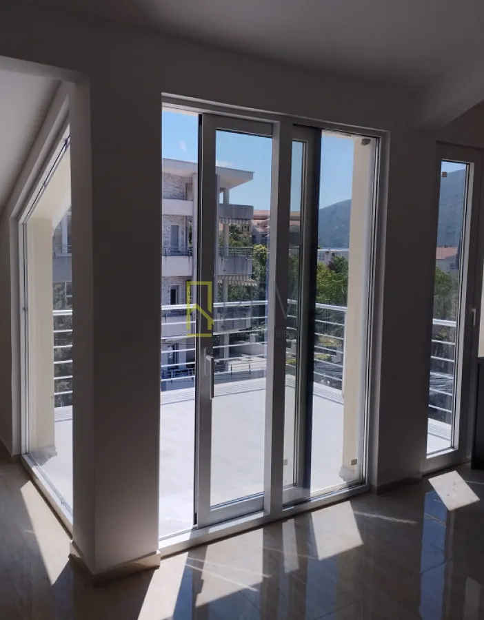 Prodaja, dvosoban stan, 84m², Herceg Novi, Crna Gora