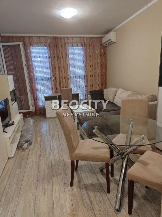 Izdavanje, stan, 38m², Centar, Novi Sad