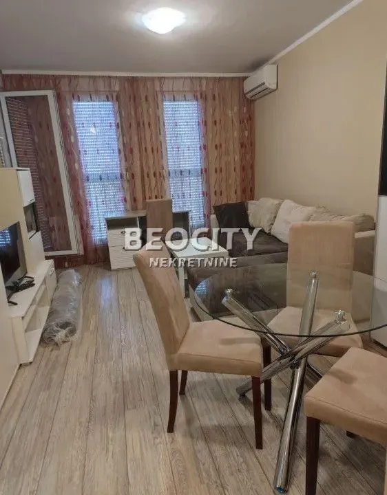 Izdavanje, stan, 38m², Centar, Novi Sad