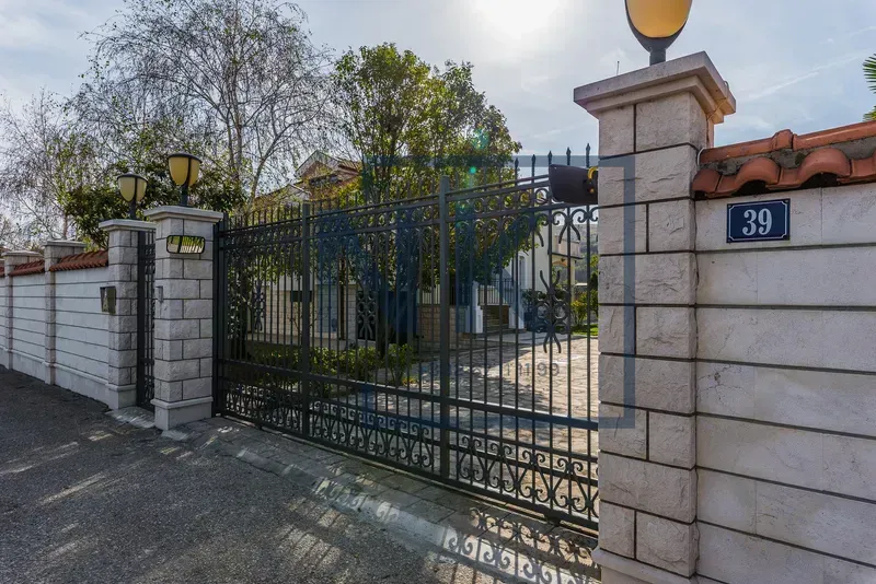 Rent, house, 370m², Zabjelo, Podgorica