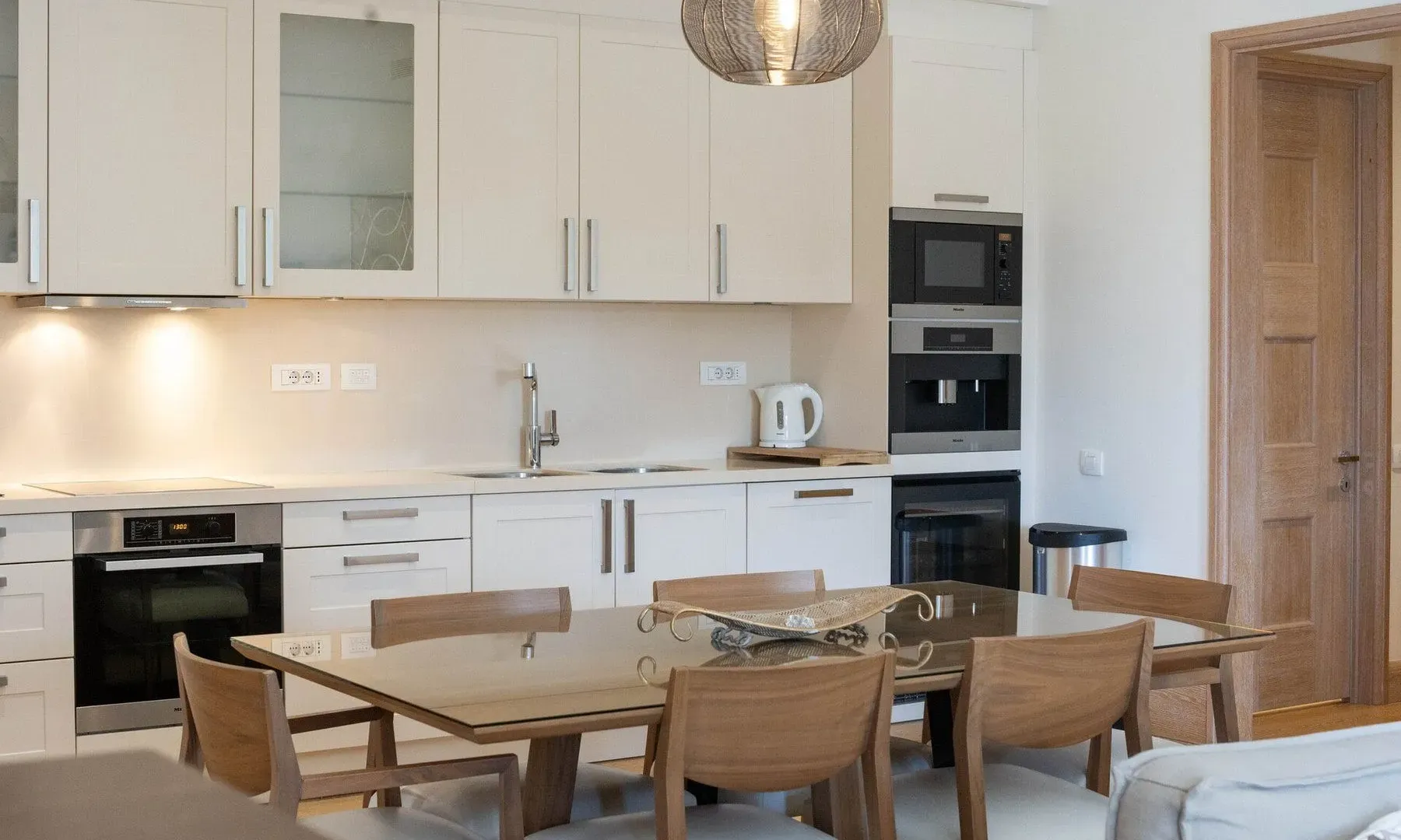 Izdavanje, dvosoban stan, 131m², Porto Montenegro, Tivat