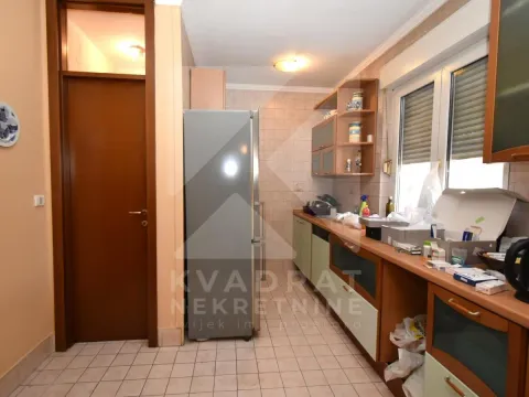 Prodaja, dvosoban stan, 97m², Stari Aerodrom, Podgorica - image 5