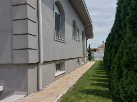 Sale, house, 380m², Centar, Inđija - image 11