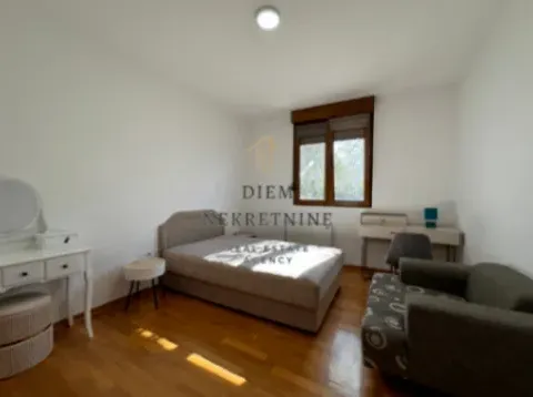 Izdavanje, kuća, 300m², Vranići, Podgorica - image 8