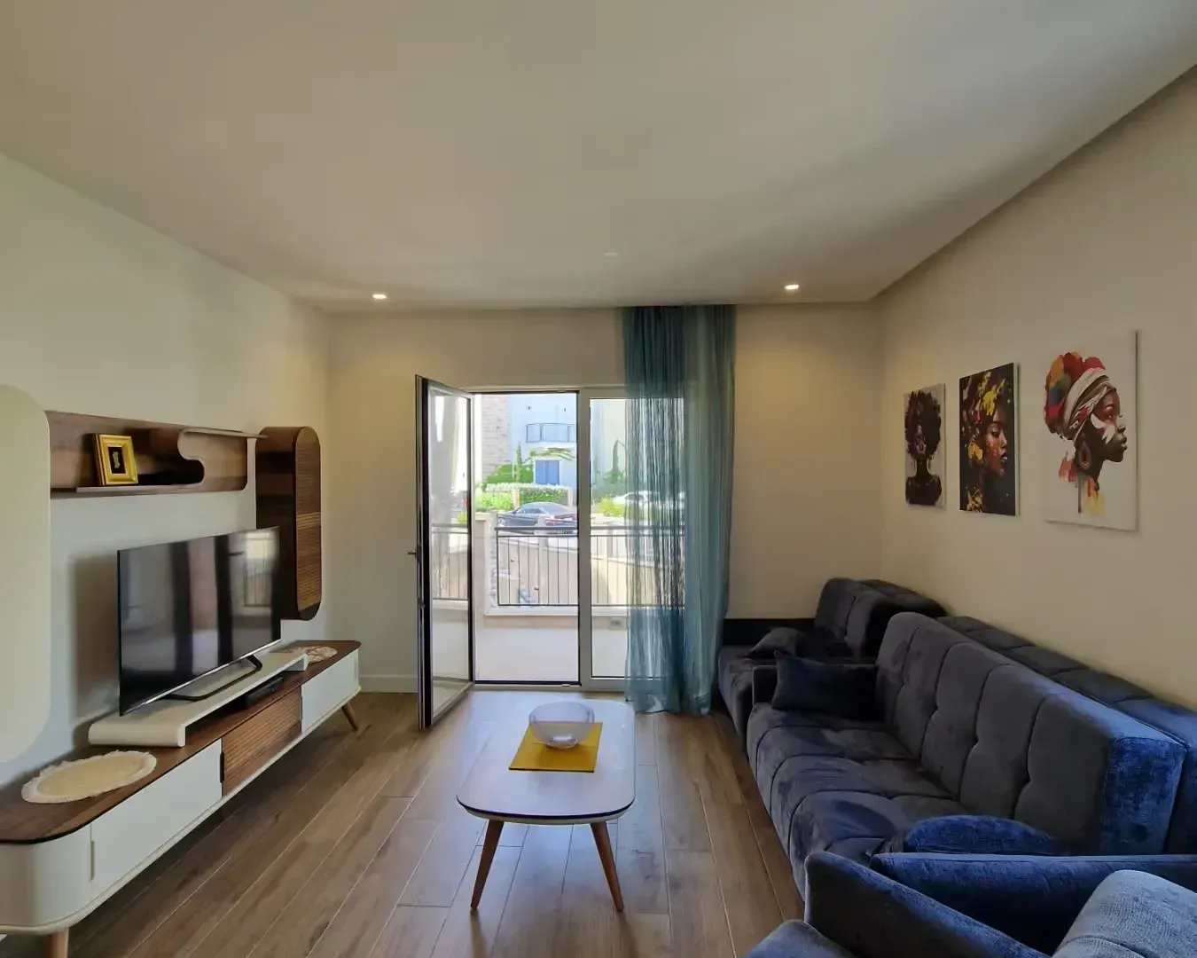 Izdavanje, stan, 57m², Tivat, Crna Gora