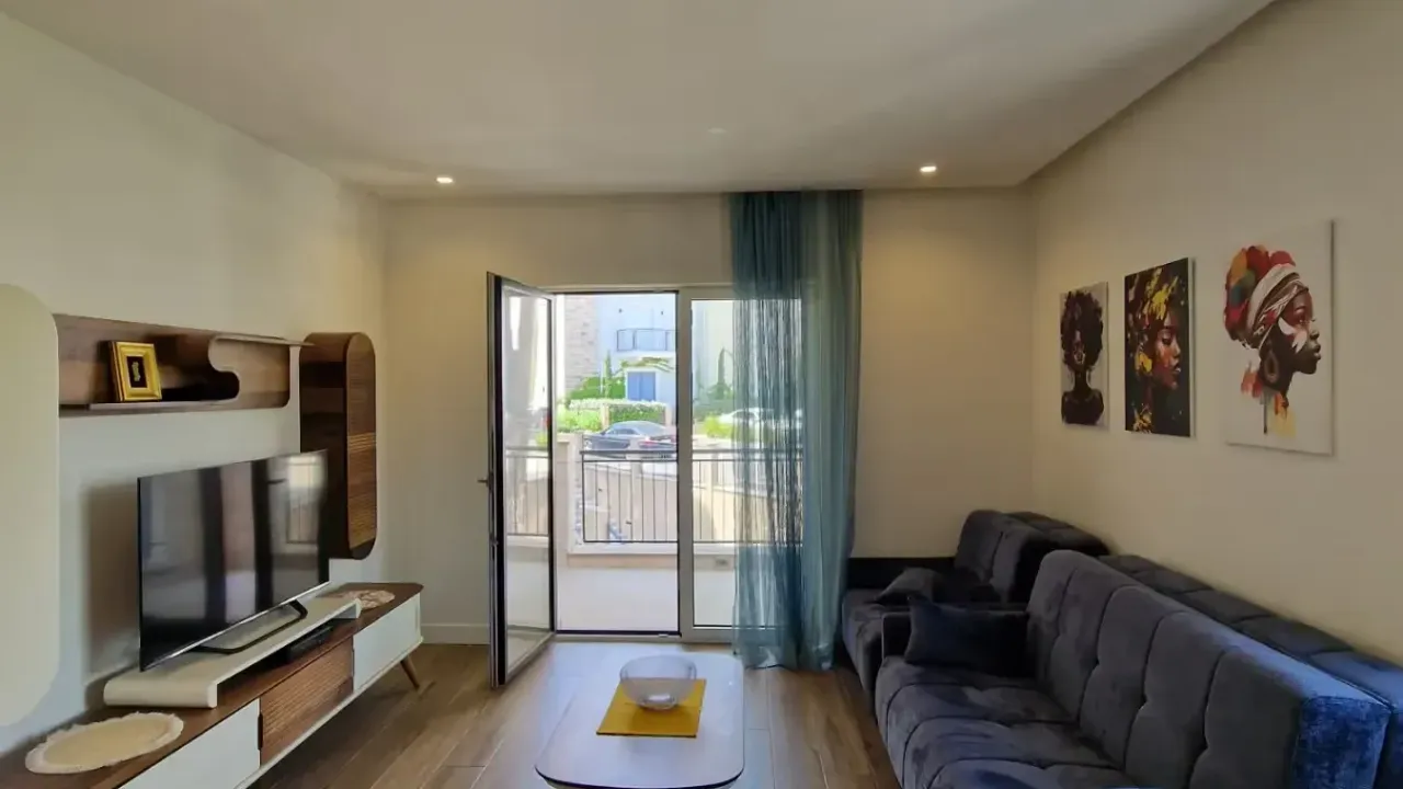 Izdavanje, stan, 57m², Tivat, Crna Gora