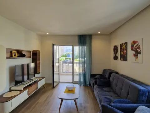 Izdavanje, stan, 57m², Tivat, Crna Gora