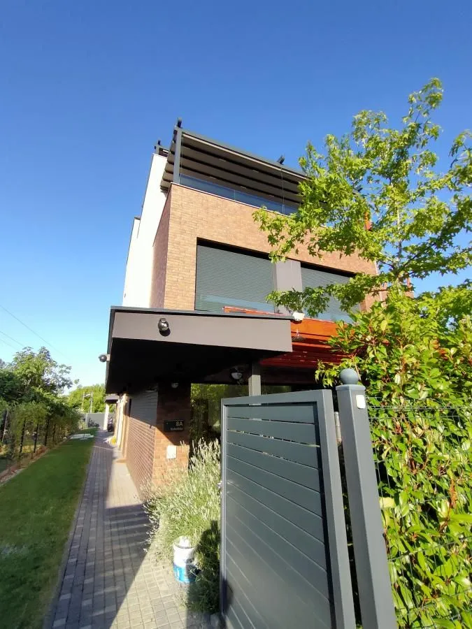 Izdavanje, kuća, 230m², Sremska Kamenica, Petrovaradin