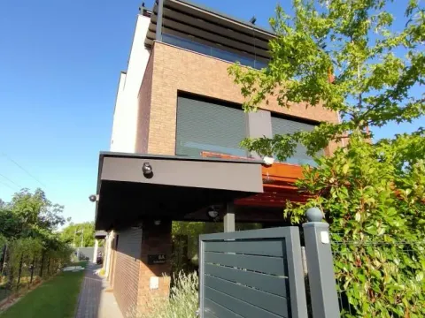 Izdavanje, kuća, 230m², Sremska Kamenica, Petrovaradin - image 27