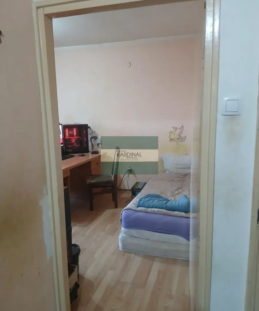 Prodaja, trosoban stan, 75m², Erdoglija, Kragujevac