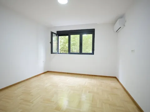 Izdavanje, poslovni prostor, 95m², Gorica C, Podgorica - image 15