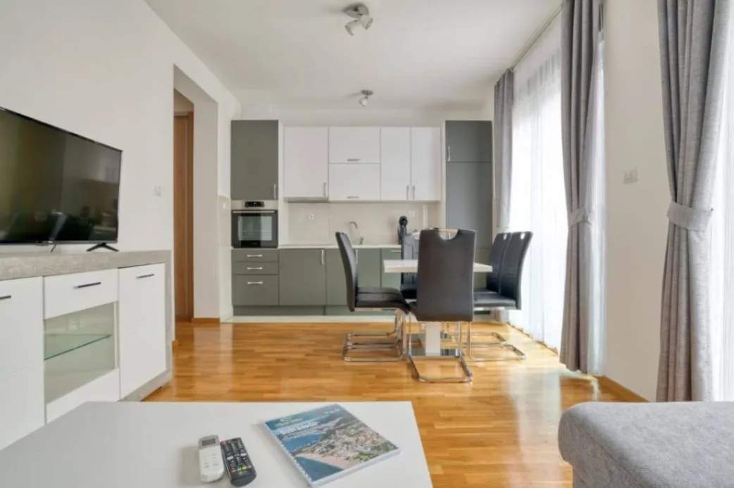 Rent, apartment, 70m², Bečići, Budva