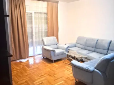 Izdavanje, jednosoban stan, 55m2, Krivi Most, Podgorica Izdavanje, jednosoban stan, 55m2, Krivi Most, Podgorica