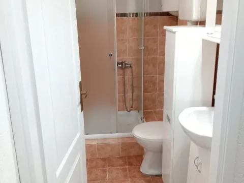 Izdavanje, dvosoban stan, 36m², Sajmište, Novi Sad - image 12