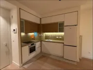 Izdavanje, trosoban stan, 71m², Savski Venac, Beograd - image 1