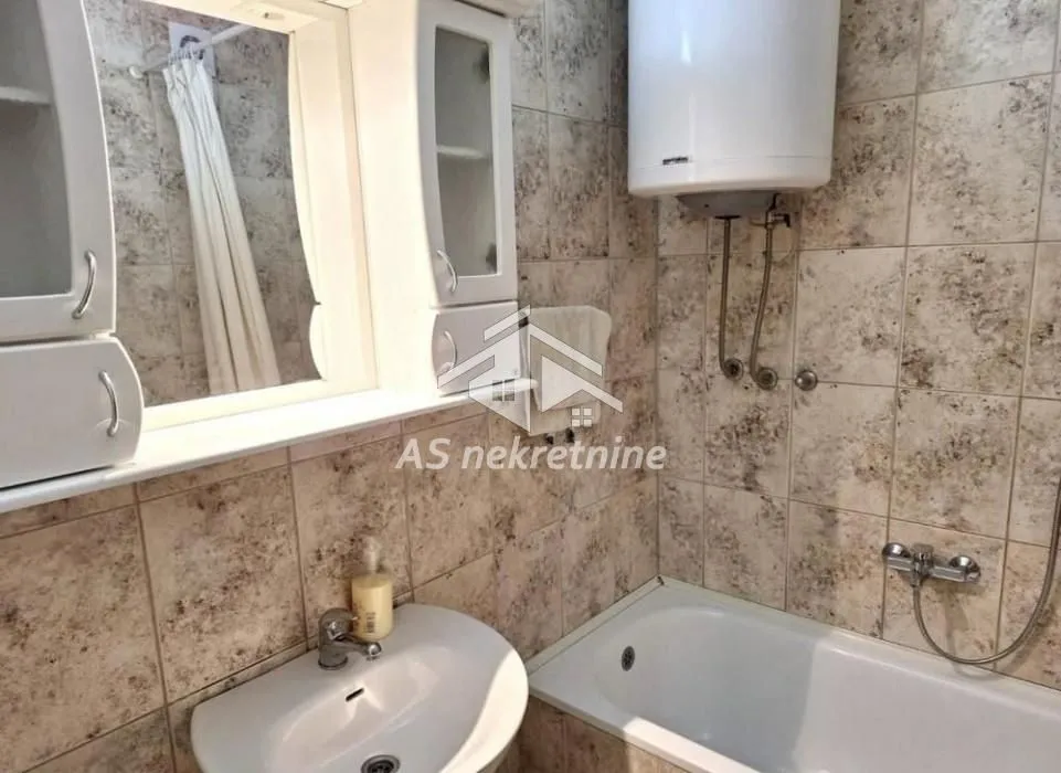 Izdavanje, četvorosoban stan, 105m², Crveni Krst, Beograd