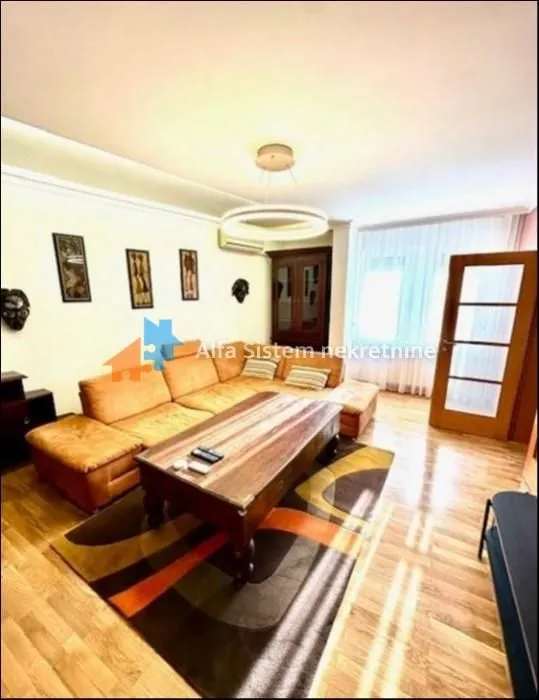 Izdavanje, trosoban stan, 80m², Stari Grad, Beograd