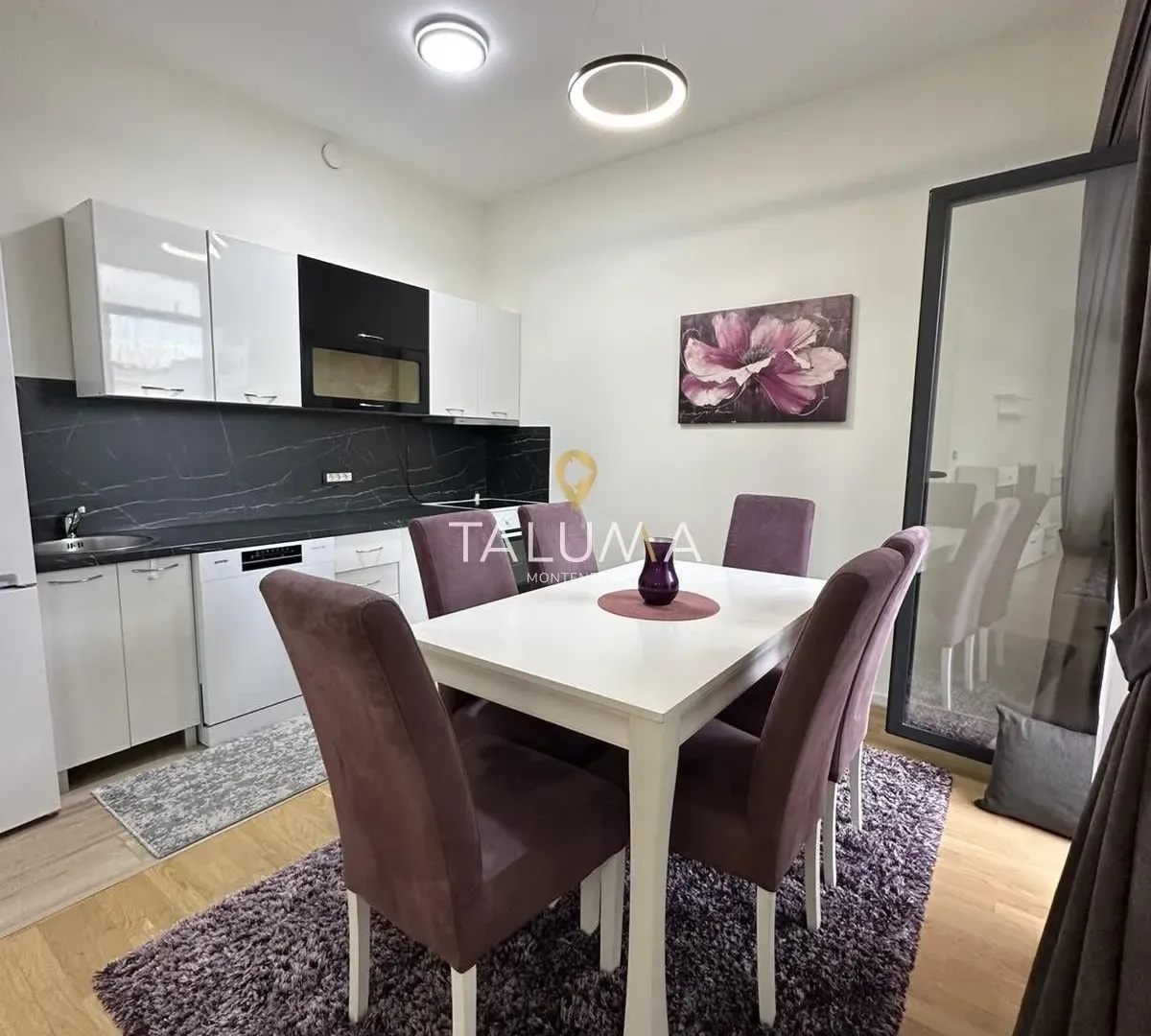 Izdavanje, dvosoban stan, 68m², Blok 9, Podgorica