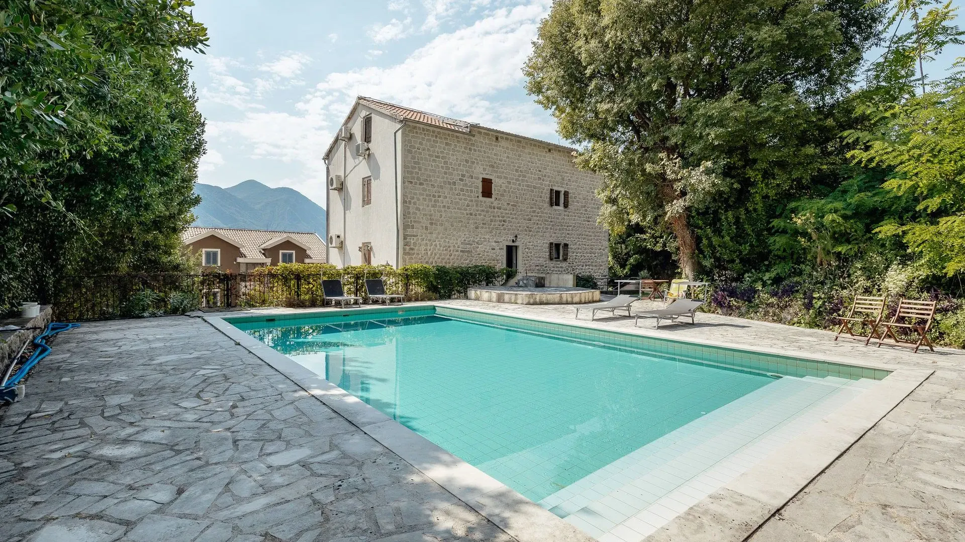 Sale, two bedroom apartment, 82m², Dobrota, Kotor