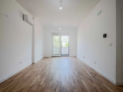 Sale, two bedroom apartment, 70m², Makedonsko naselje, Bar - image 8