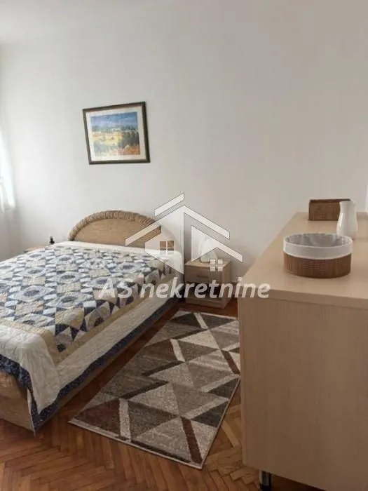 Izdavanje, četvorosoban stan, 79m², Autokomanda, Voždovac Sve Podlokacije