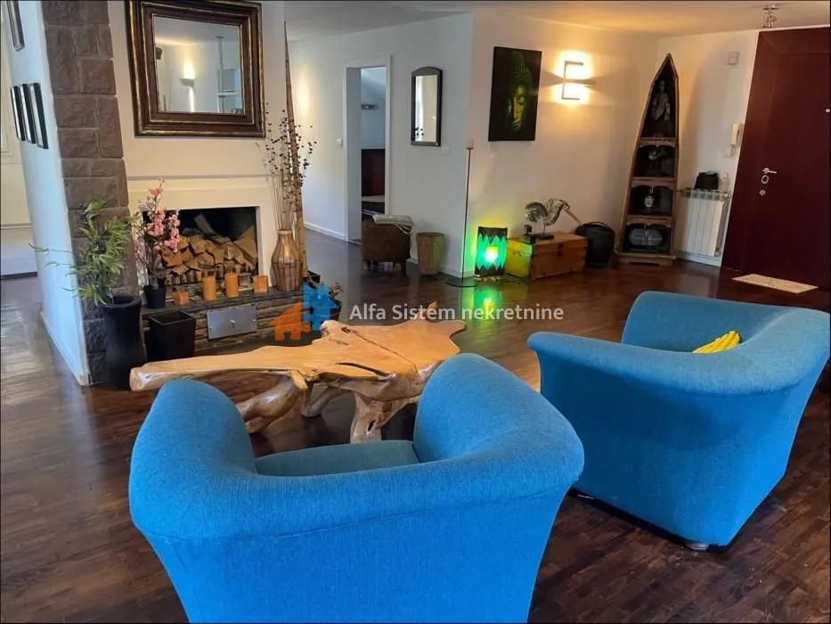 Izdavanje, četvorosoban stan, 120m², Savski Venac, Beograd