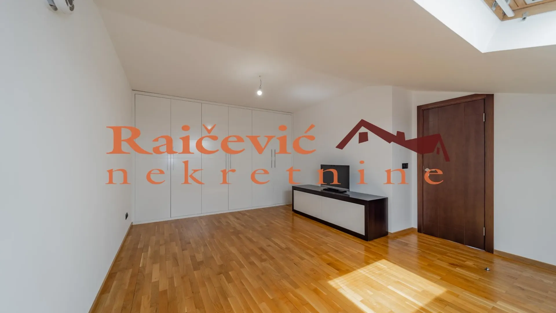 Prodaja, četvorosoban stan, 132m², Voždovac Sve Podlokacije, Beograd