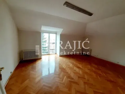 Spacious empty room with parquet flooring and access to the terrace. - image 18