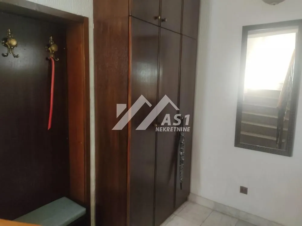 Izdavanje, kuća, 180m², Jodna Banja, Novi Sad Sve Podlokacije