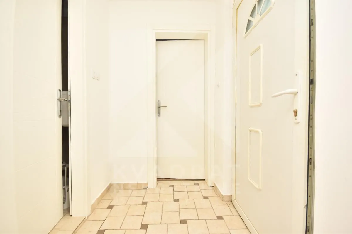 Izdavanje, kuća, 250m², Stari Aerodrom, Podgorica