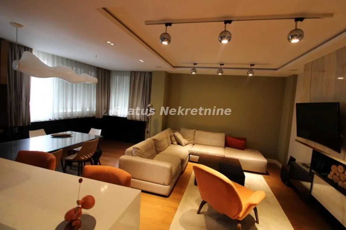 Prodaja, četvorosoban stan, 113m², Centar, Novi Sad