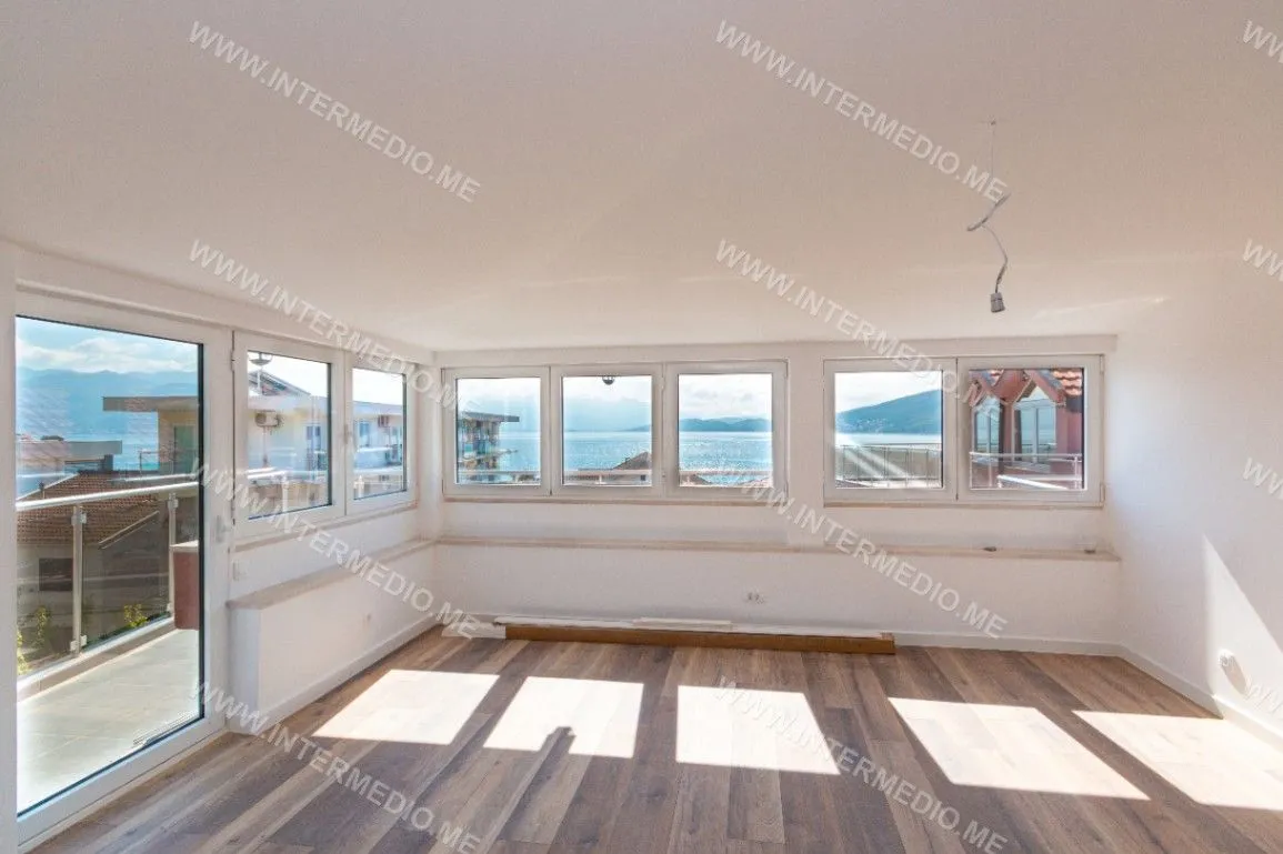 Prodaja, dvosoban stan, 109m², Đenovići, Herceg Novi