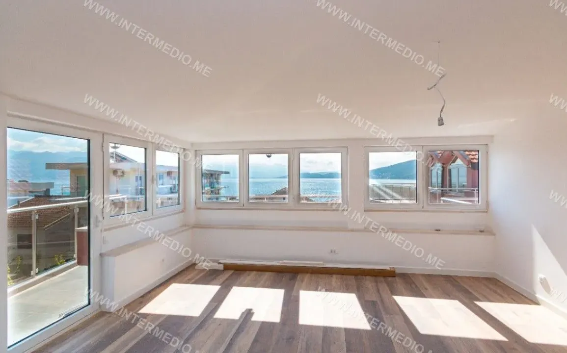 Sale, two bedroom apartment, 109m², Đenovići, Herceg Novi