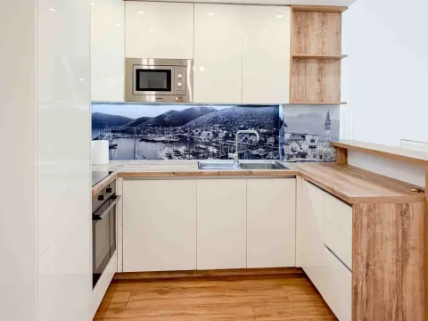 Rent, two bedroom apartment, 90m², Opatovo, Tivat - image 2