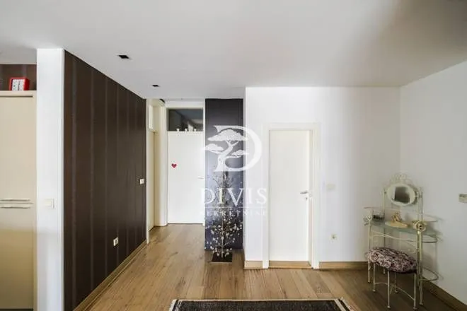 Izdavanje, stan, 153m², Fon (Fon - Bilećka), Voždovac Sve Podlokacije