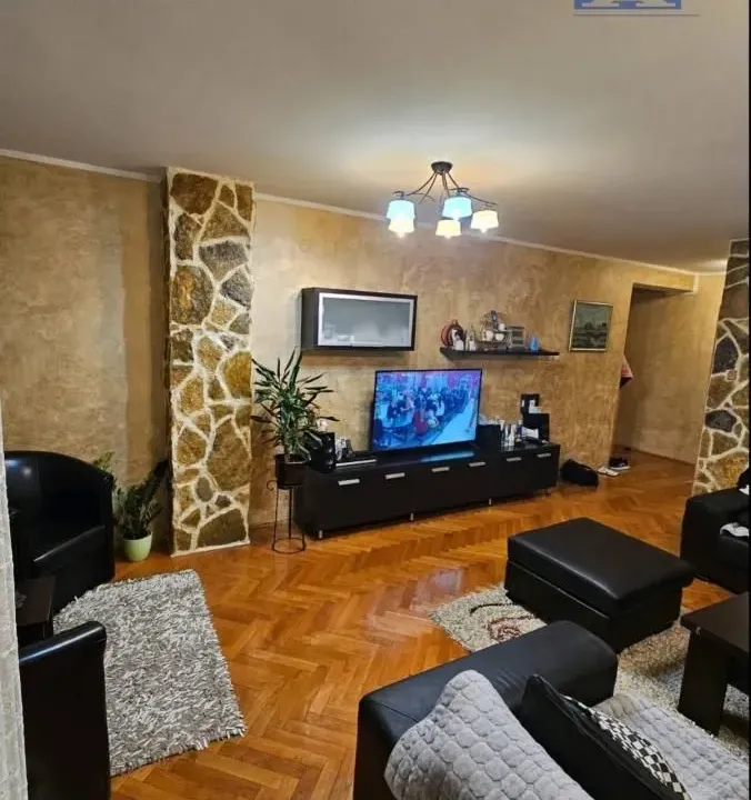 Izdavanje, četvorosoban stan, 105m², Rotkvarija, Novi Sad Sve Podlokacije