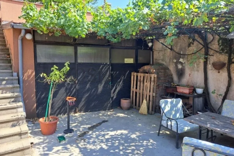 Prodaja, kuća, 130m², Mali Mokri Lug, Zvezdara Sve Podlokacije