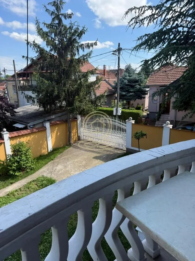 Izdavanje, dvosoban stan, 80m², Mala vaga, Kragujevac