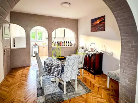 Izdavanje, kuća, 160m², Gornja Gorica, Podgorica - image 8