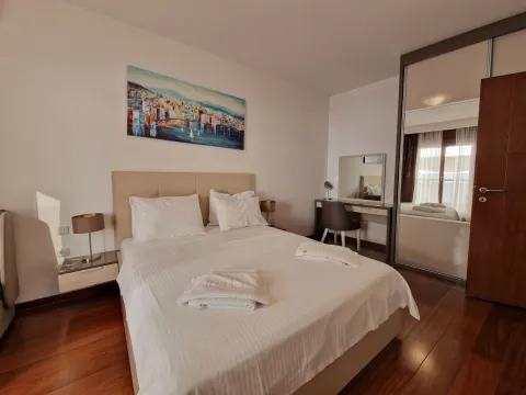 Rent, one bedroom apartment, 90m², Bečići, Budva - image 17