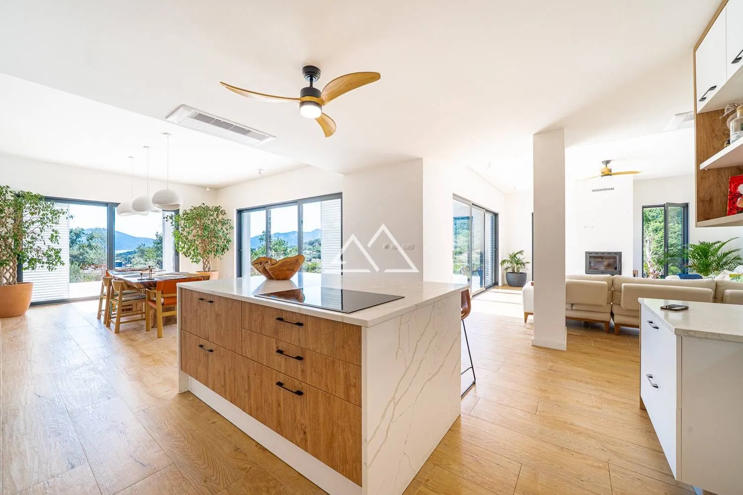 Prodaja, kuća, 220m², Tivat, Crna Gora