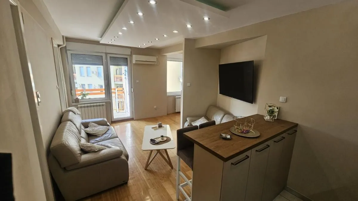 Izdavanje, jednosoban stan, 41m², Rotkvarija, Novi Sad Sve Podlokacije