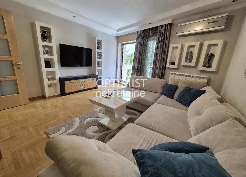 Izdavanje, dvosoban stan, 44m², Vračar Hram, Vračar Sve Podlokacije