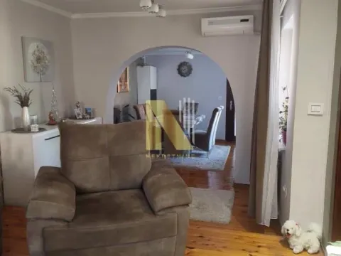 Prodaja, kuća, 102m², Cara Dušana, Novi Sad Sve Podlokacije - image 2